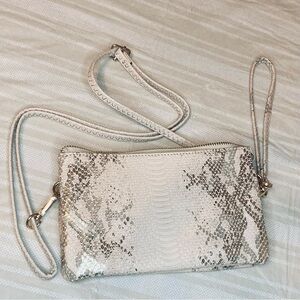 JEN & CO. Chic Pinky Cream Snake Print Crossbody Bag